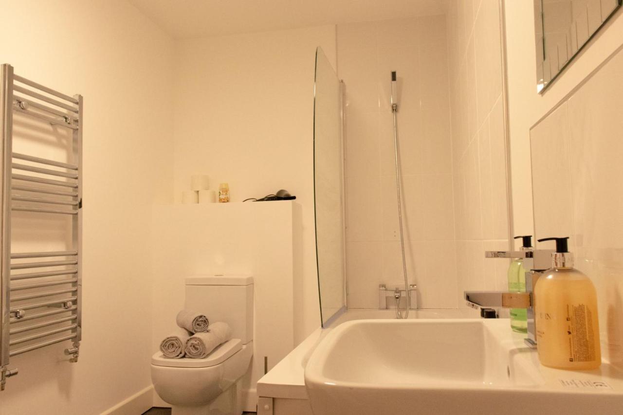 Livestay-Modern Apartment Minutes Away From Heathrow Slough Exterior foto